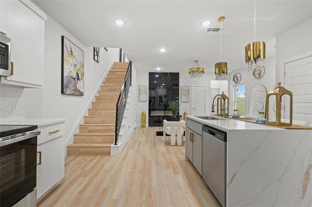 Dallas, TX 75215,5305 Colonial Avenue