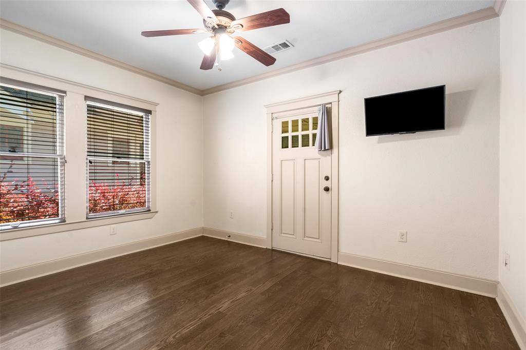 Dallas, TX 75208,422 S Winnetka Avenue