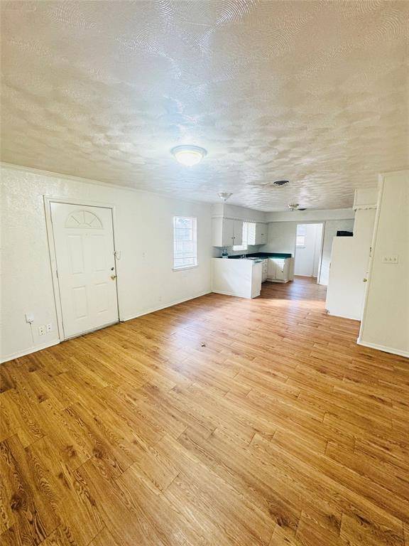 Dallas, TX 75217,6820 Dart Avenue