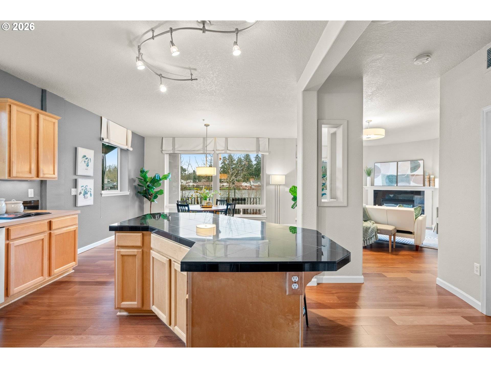 Lake Oswego, OR 97034,161 3RD ST