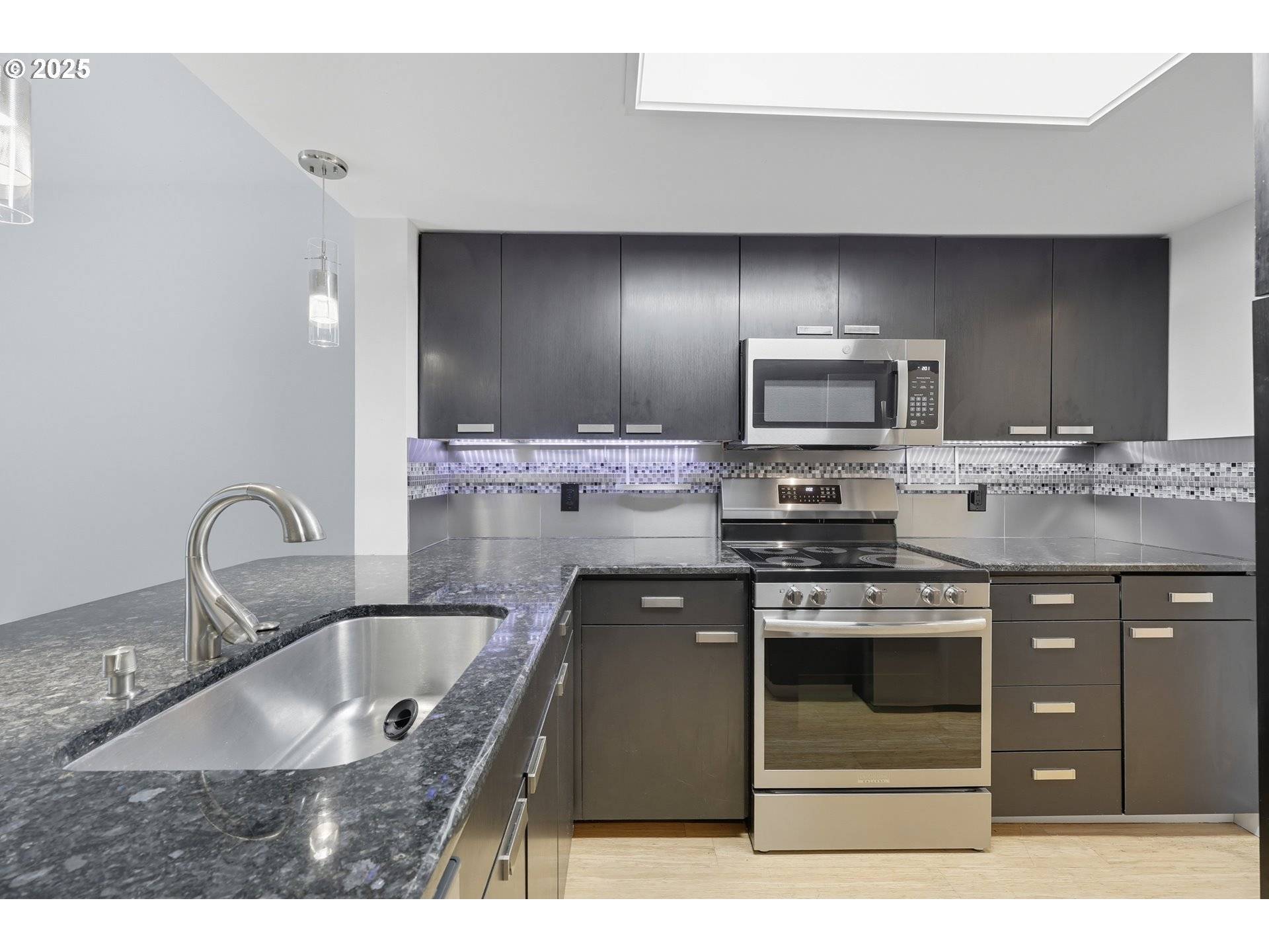 Portland, OR 97210,6685 W BURNSIDE ST #310