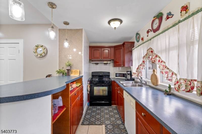 Middlesex Boro, NJ 08846,122 S Lincoln Ave