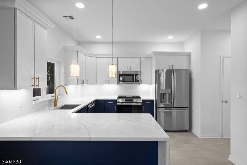 Roselle Boro, NJ 07203,410 Morris Pl