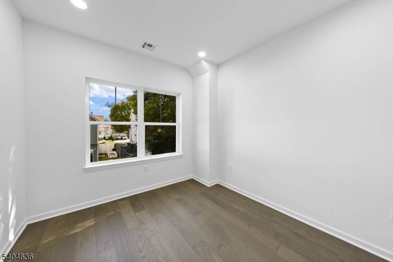 Roselle Boro, NJ 07203,410 Morris Pl