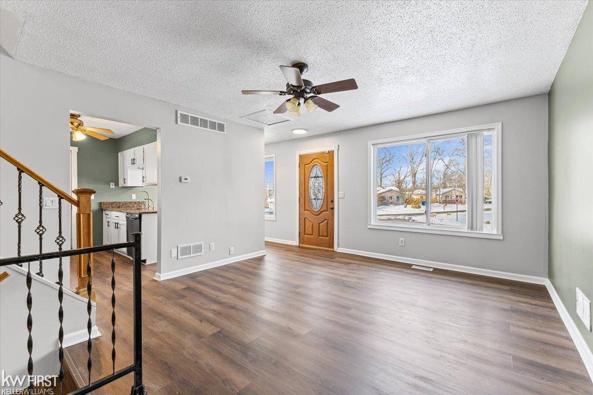 Waterford, MI 48328,3867 Faber TER