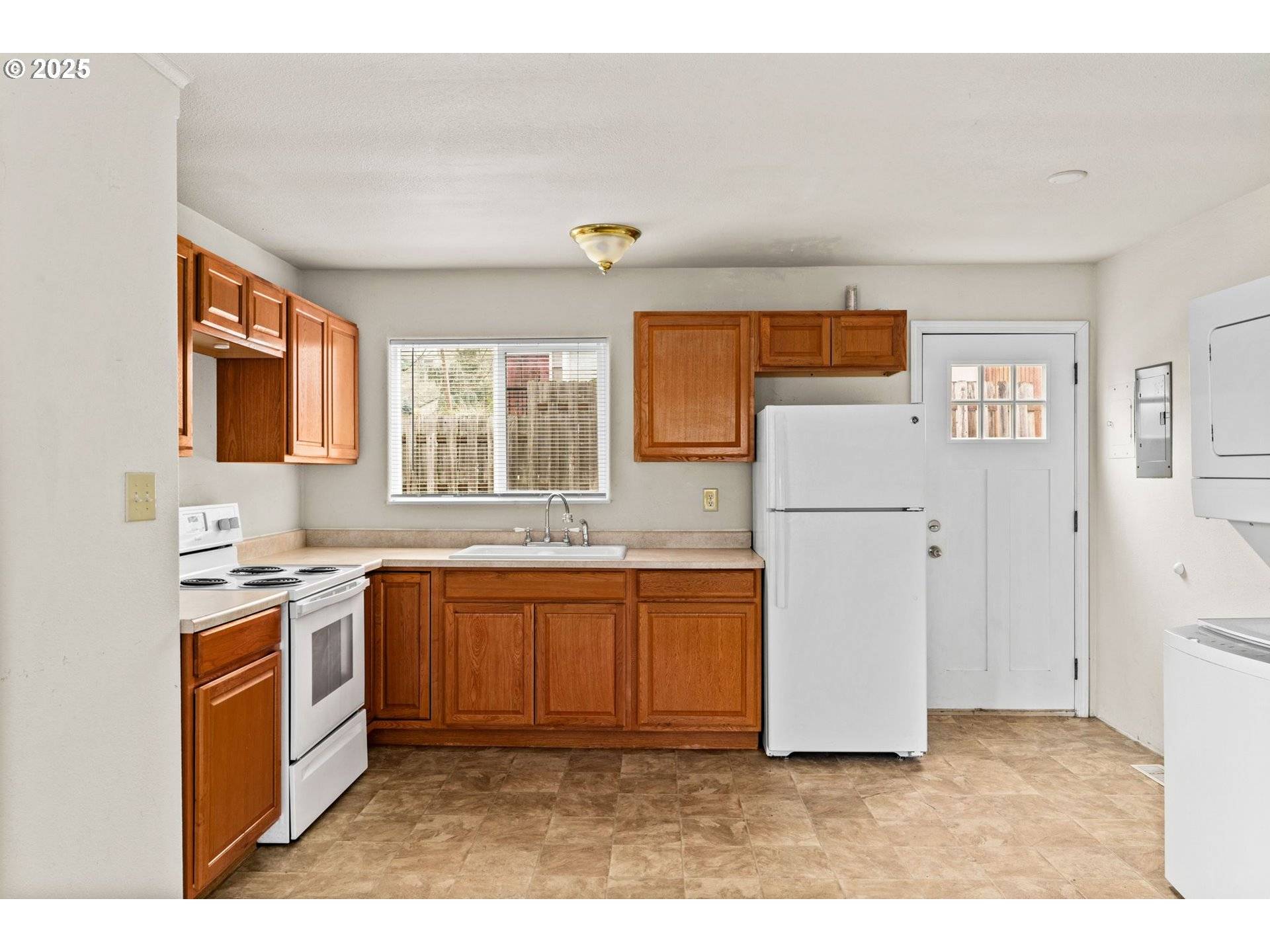 Roseburg, OR 97470,1389 NE BROOKLYN AVE