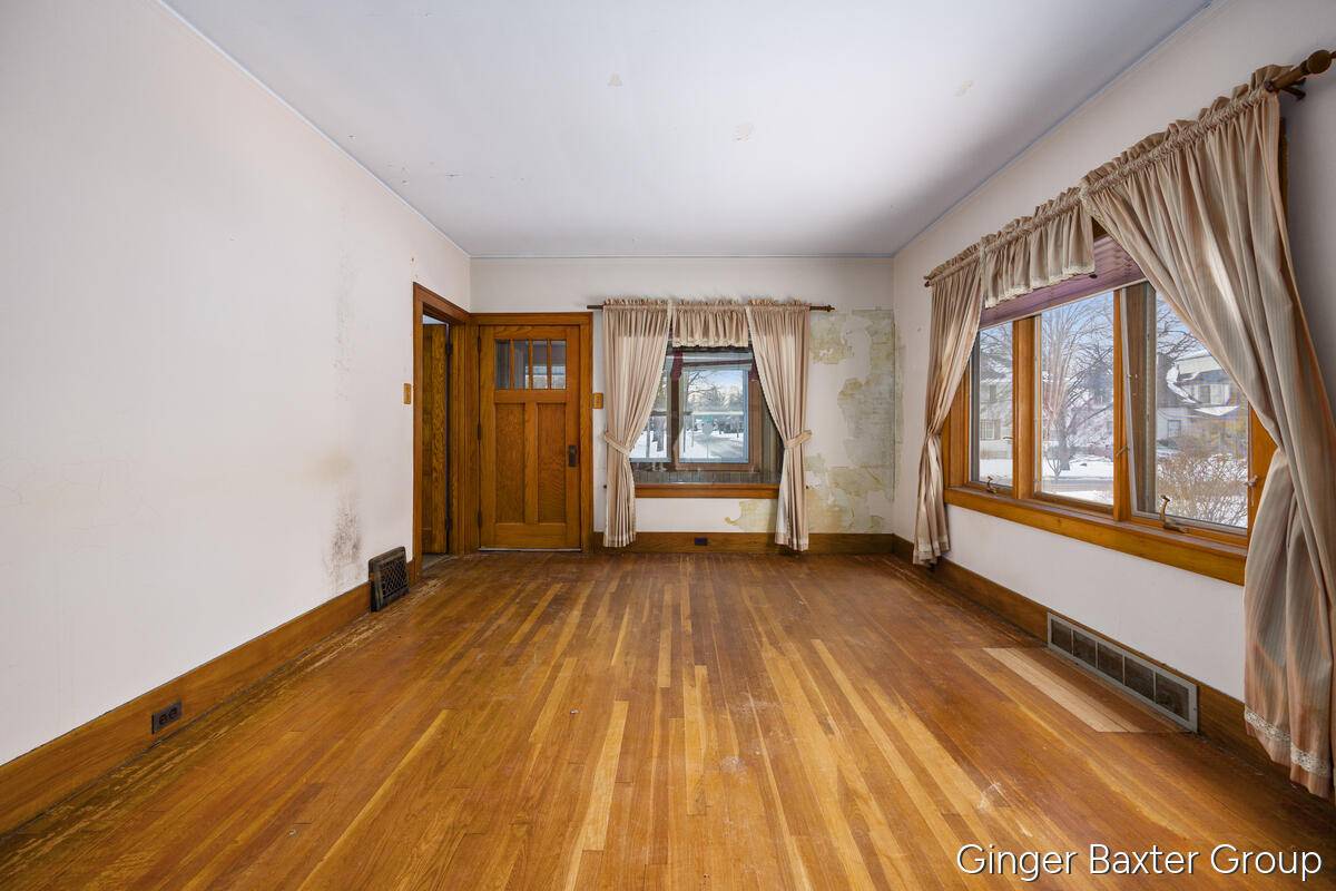 Holland, MI 49423,125 E 22nd ST