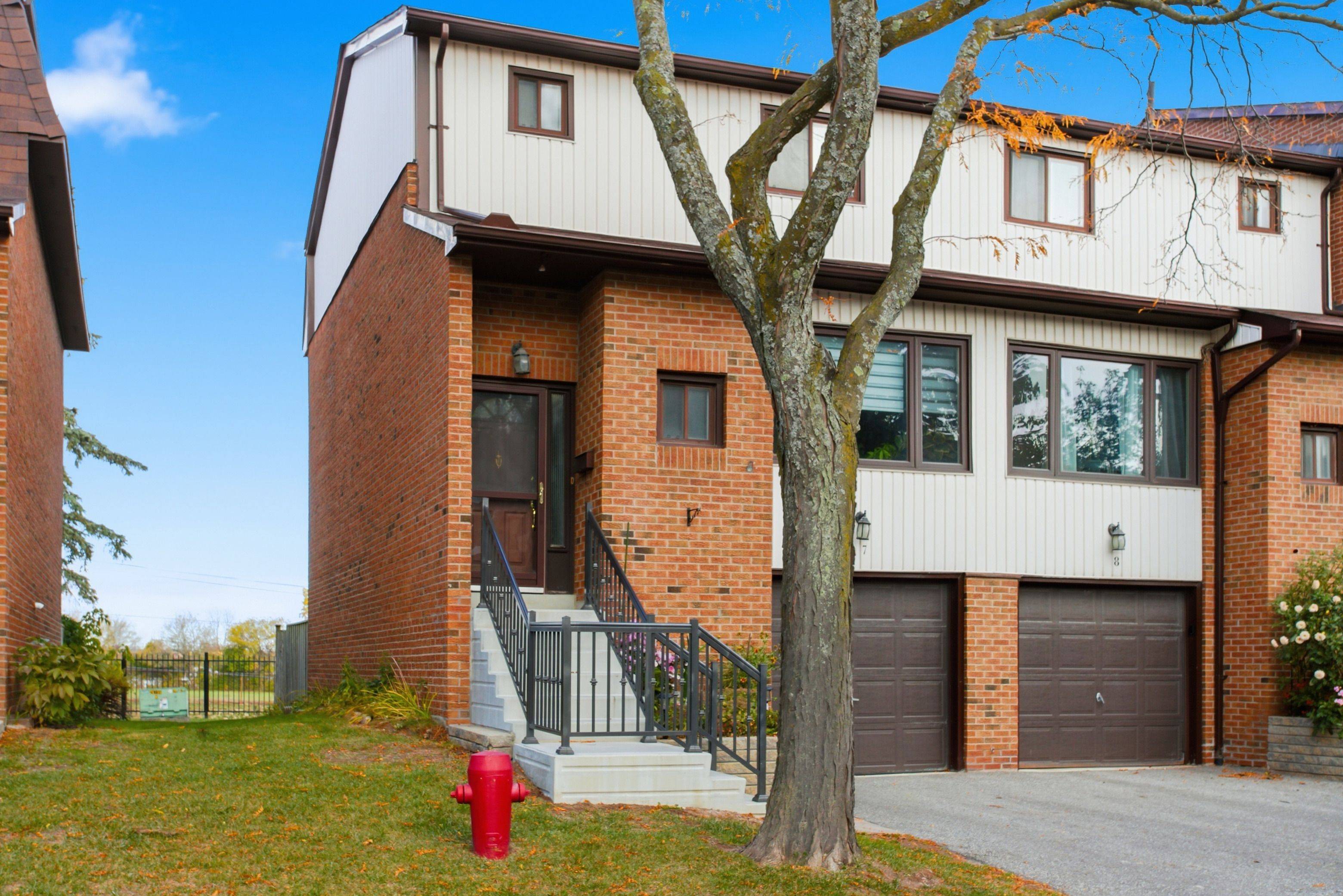 Pickering, ON L1W 3C9,765 Oklahoma DR #7