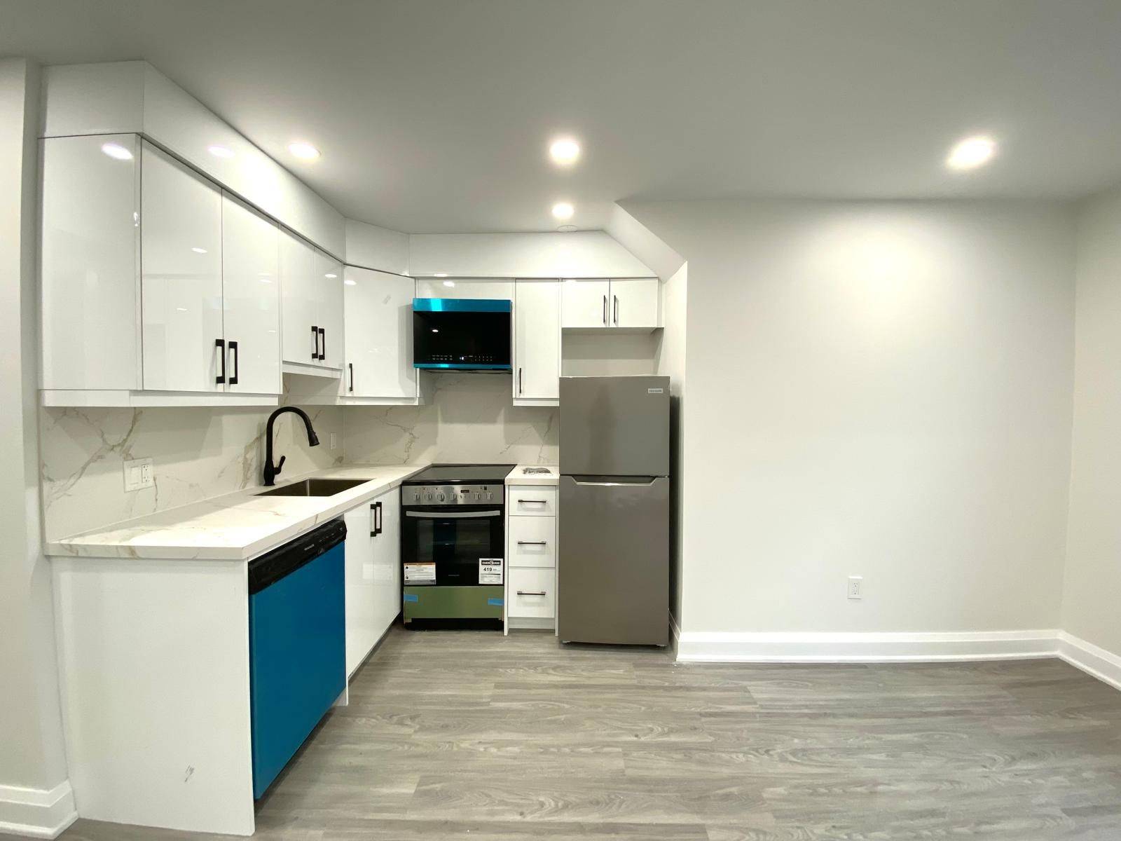 Toronto E03, ON M4J 3V5,19 Lesmount AVE #2