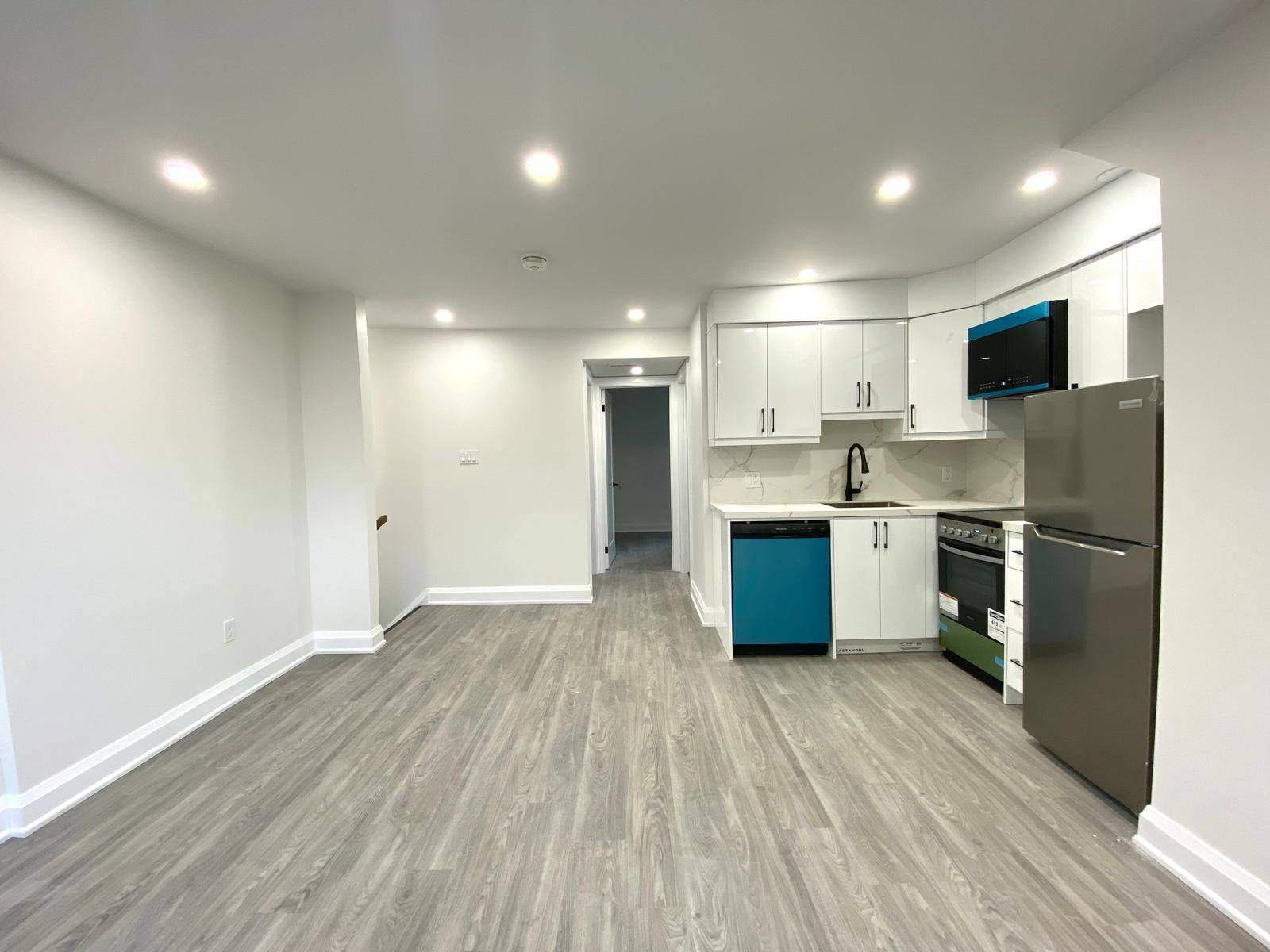 Toronto E03, ON M4J 3V5,19 Lesmount AVE #2