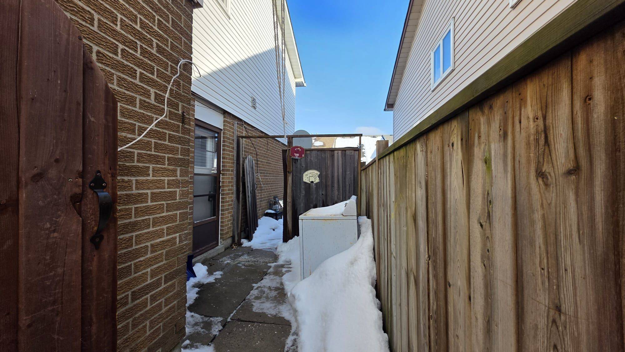 Toronto E07, ON M1V 1L8,15 Cleadon RD #Basement