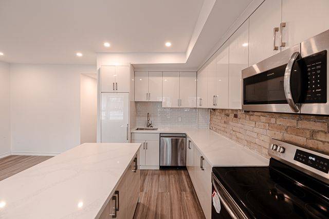 Toronto E01, ON M4M 1K2,991 Queen ST E #3