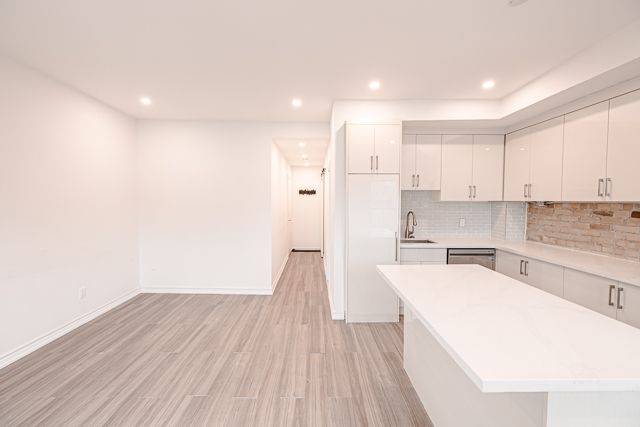 Toronto E01, ON M4M 1K2,991 Queen ST E #3