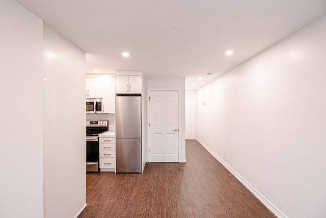 Toronto E01, ON M4M 1K2,991 Queen ST E #2