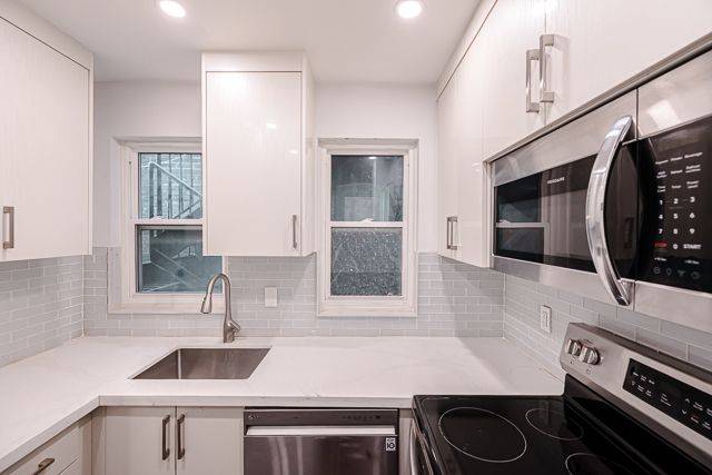 Toronto E01, ON M4M 1K2,991 Queen ST E #2