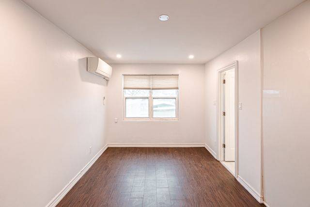 Toronto E01, ON M4M 1K2,991 Queen ST E #2