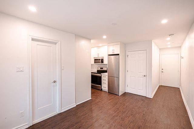 Toronto E01, ON M4M 1K2,991 Queen ST E #2