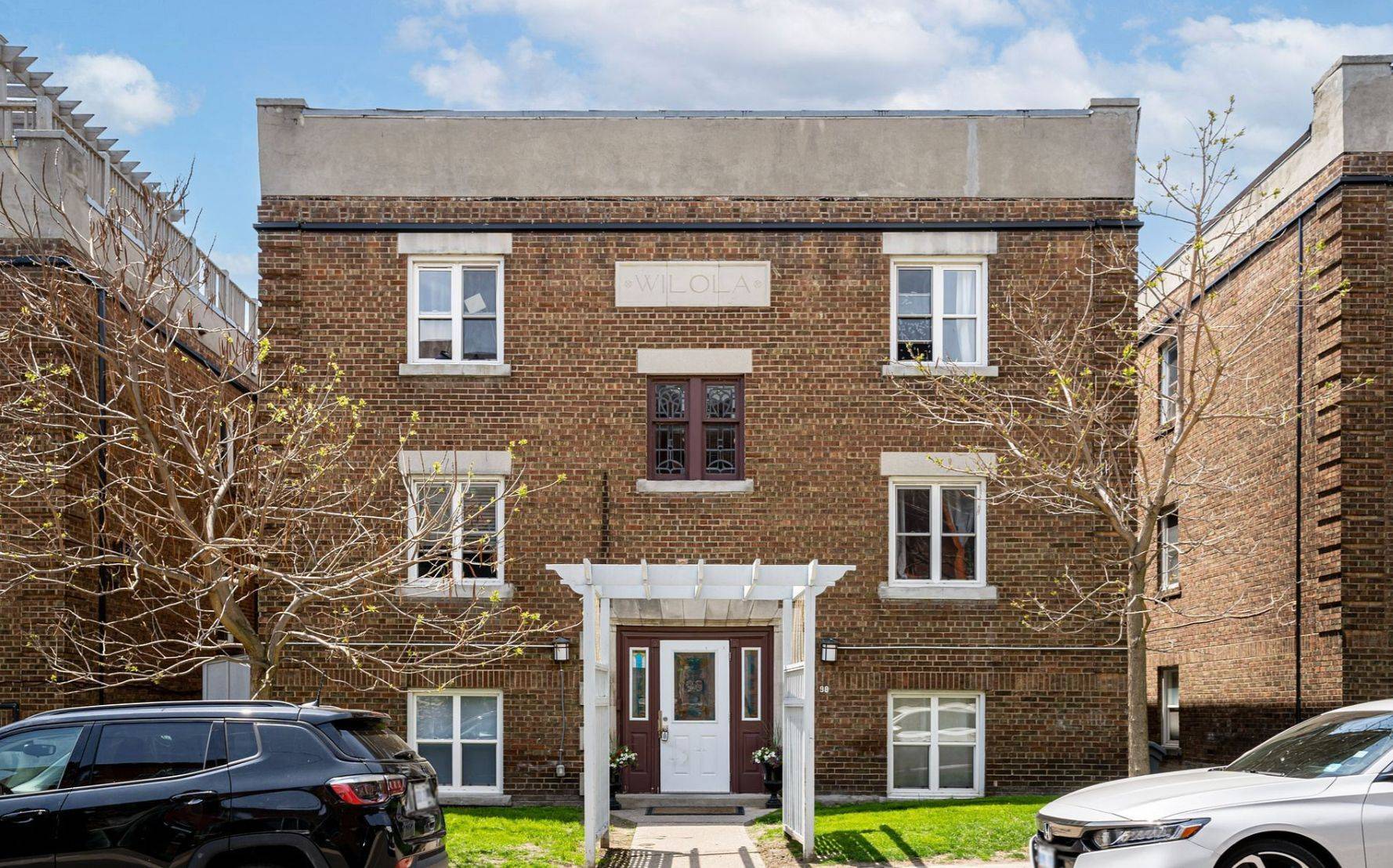 Toronto E02, ON M4E 2R4,98 Leuty AVE #A4