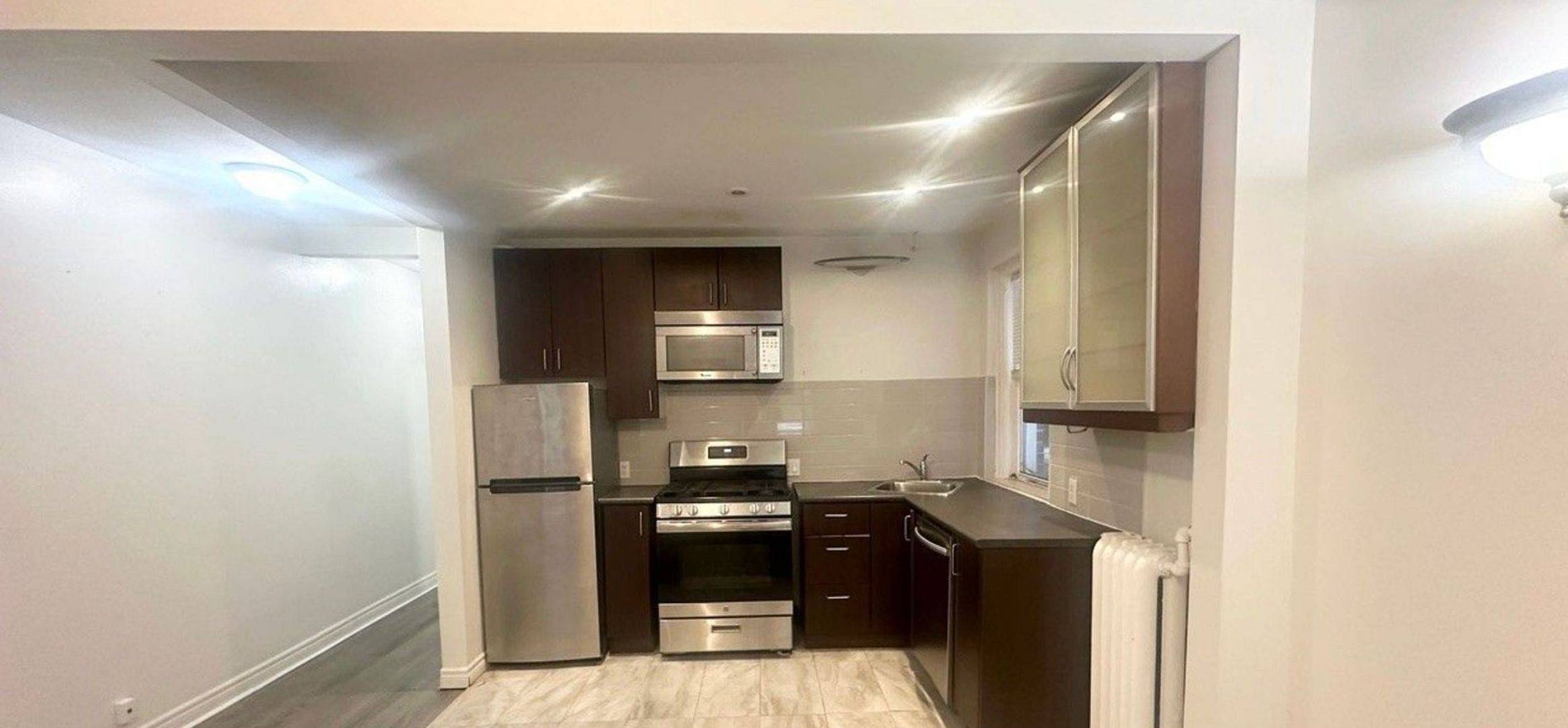 Toronto E02, ON M4E 2R4,98 Leuty AVE #A4