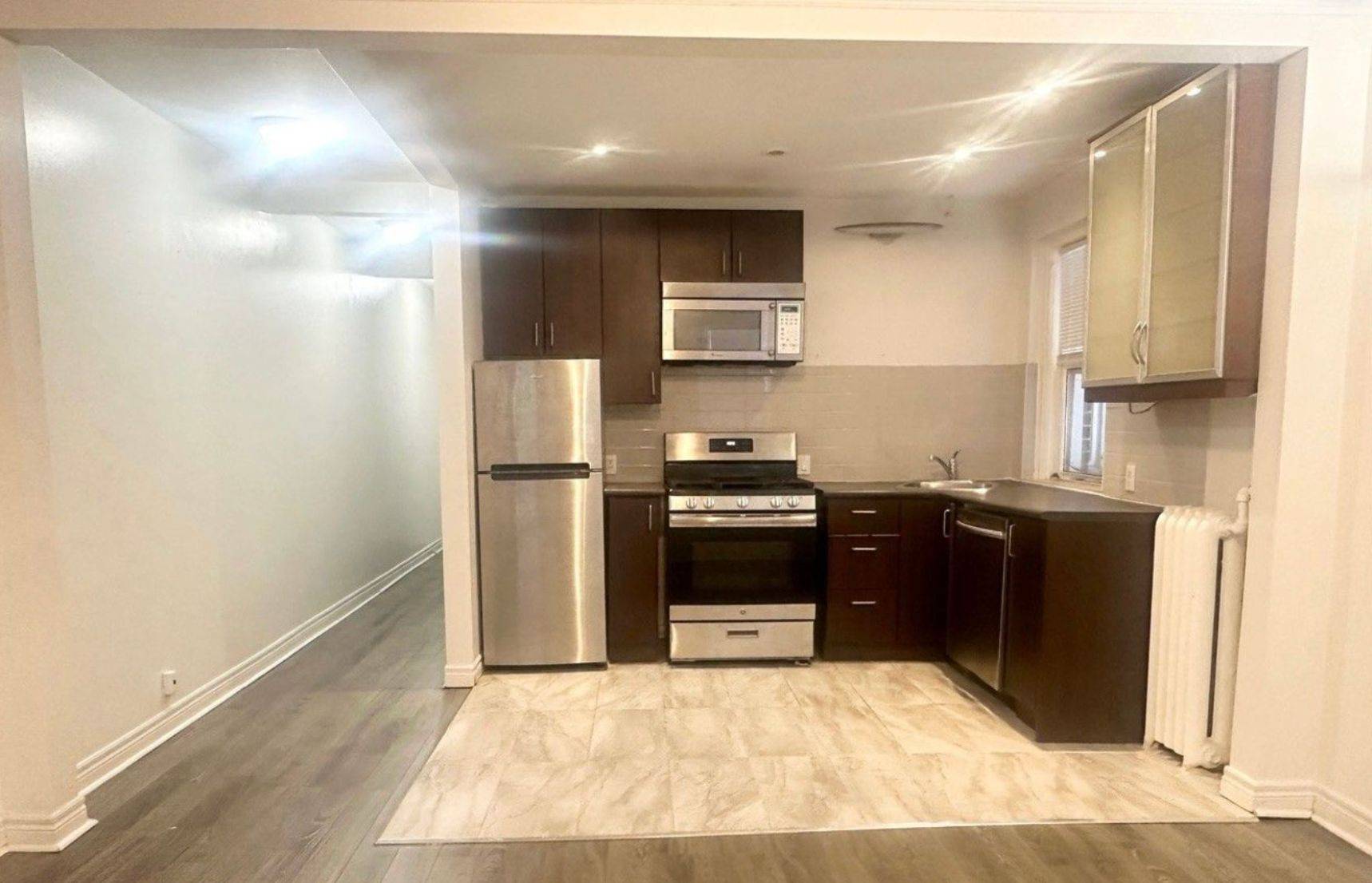 Toronto E02, ON M4E 2R4,98 Leuty AVE #A4