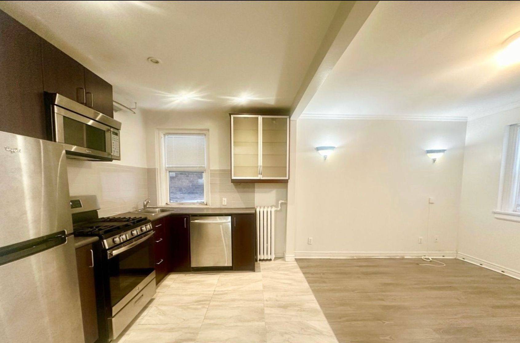 Toronto E02, ON M4E 2R4,98 Leuty AVE #A4