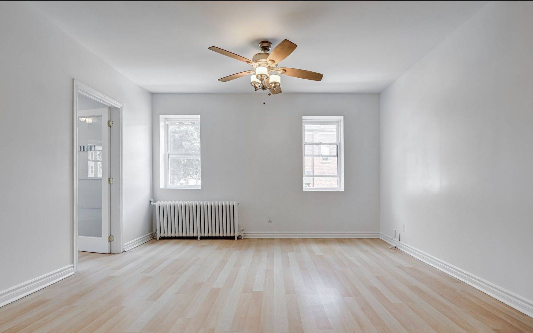 Toronto E02, ON M4E 2R4,98 Leuty AVE #B2