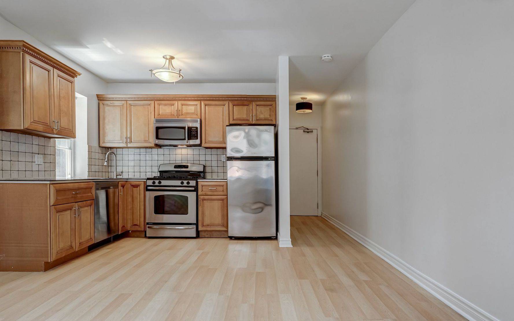 Toronto E02, ON M4E 2R4,98 Leuty AVE #B2