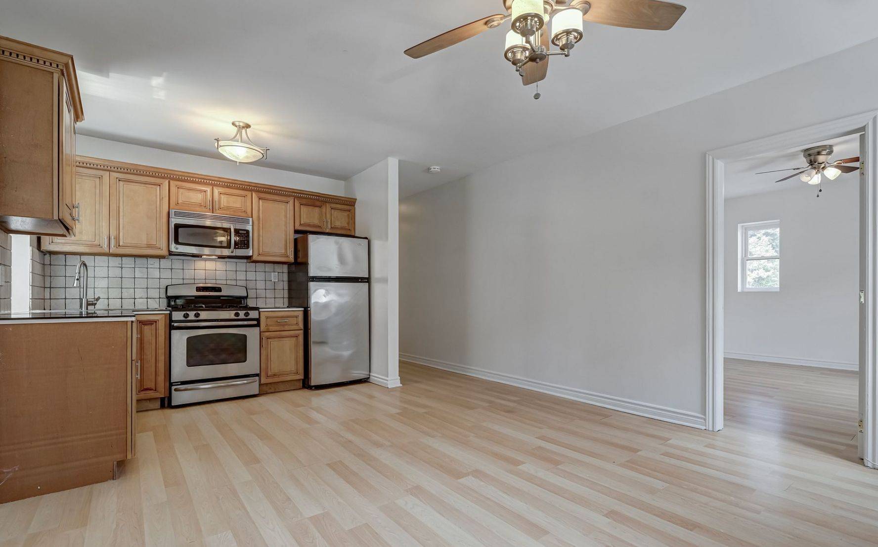 Toronto E02, ON M4E 2R4,98 Leuty AVE #B2