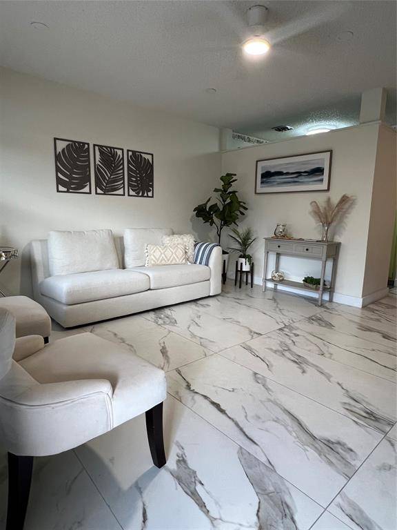 Hallandale Beach, FL 33009,900 SW 10th Ter #S20