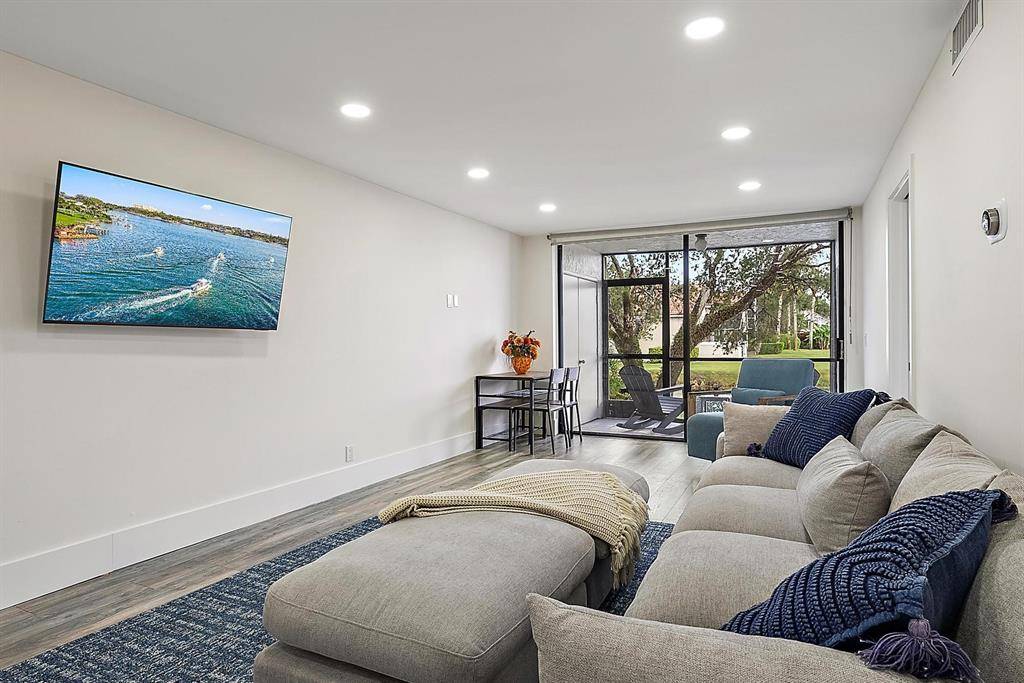 Palm Beach Gardens, FL 33418,6928 Briarlake #102