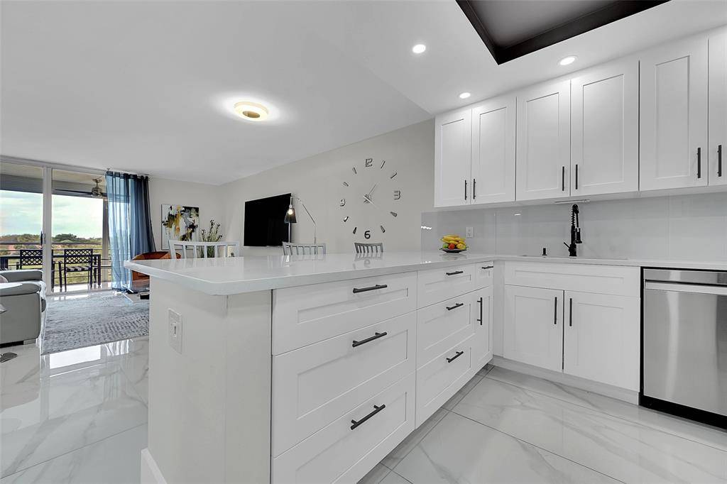 Pompano Beach, FL 33069,3980 Oaks Clubhouse Dr #505