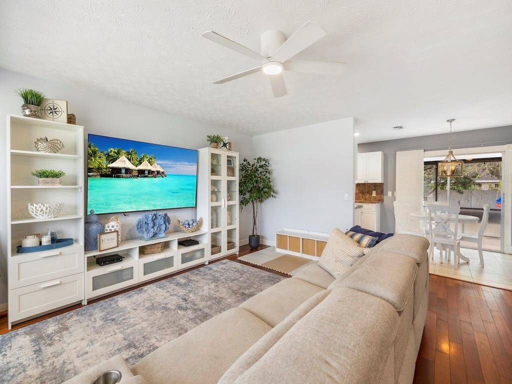 Port St Lucie, FL 34983,121 NW Doreen St