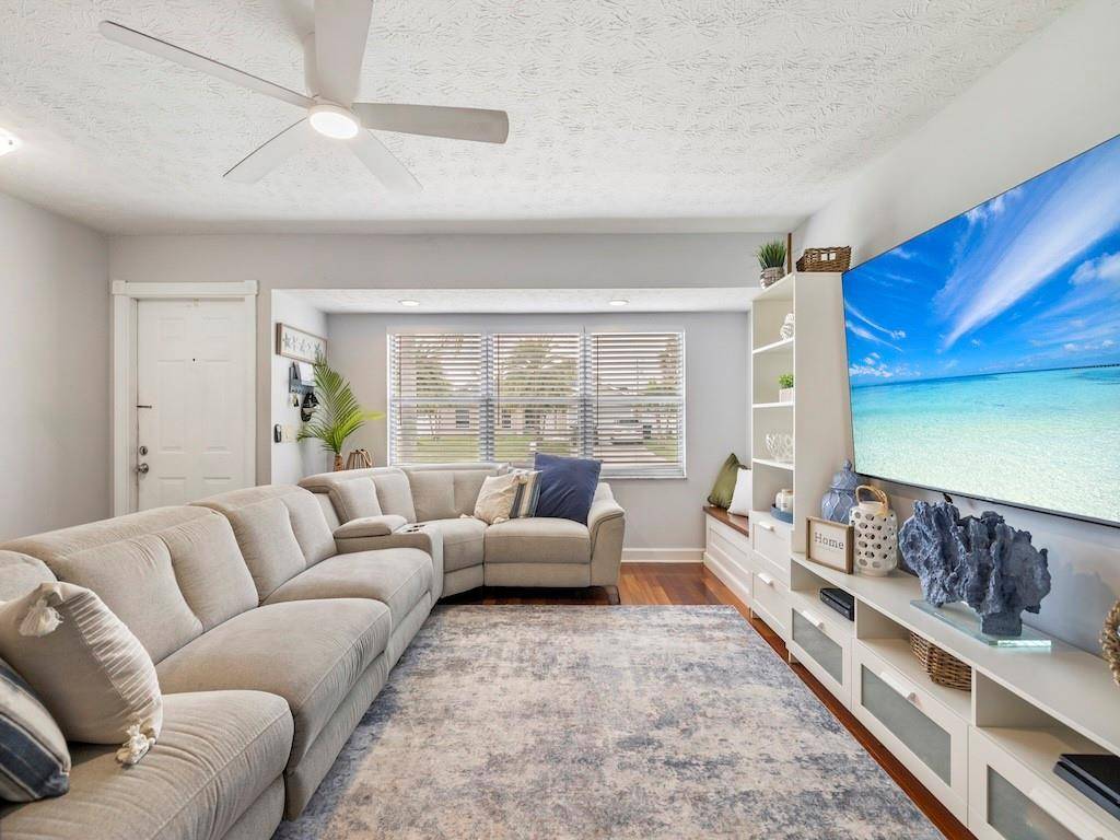 Port St Lucie, FL 34983,121 NW Doreen St