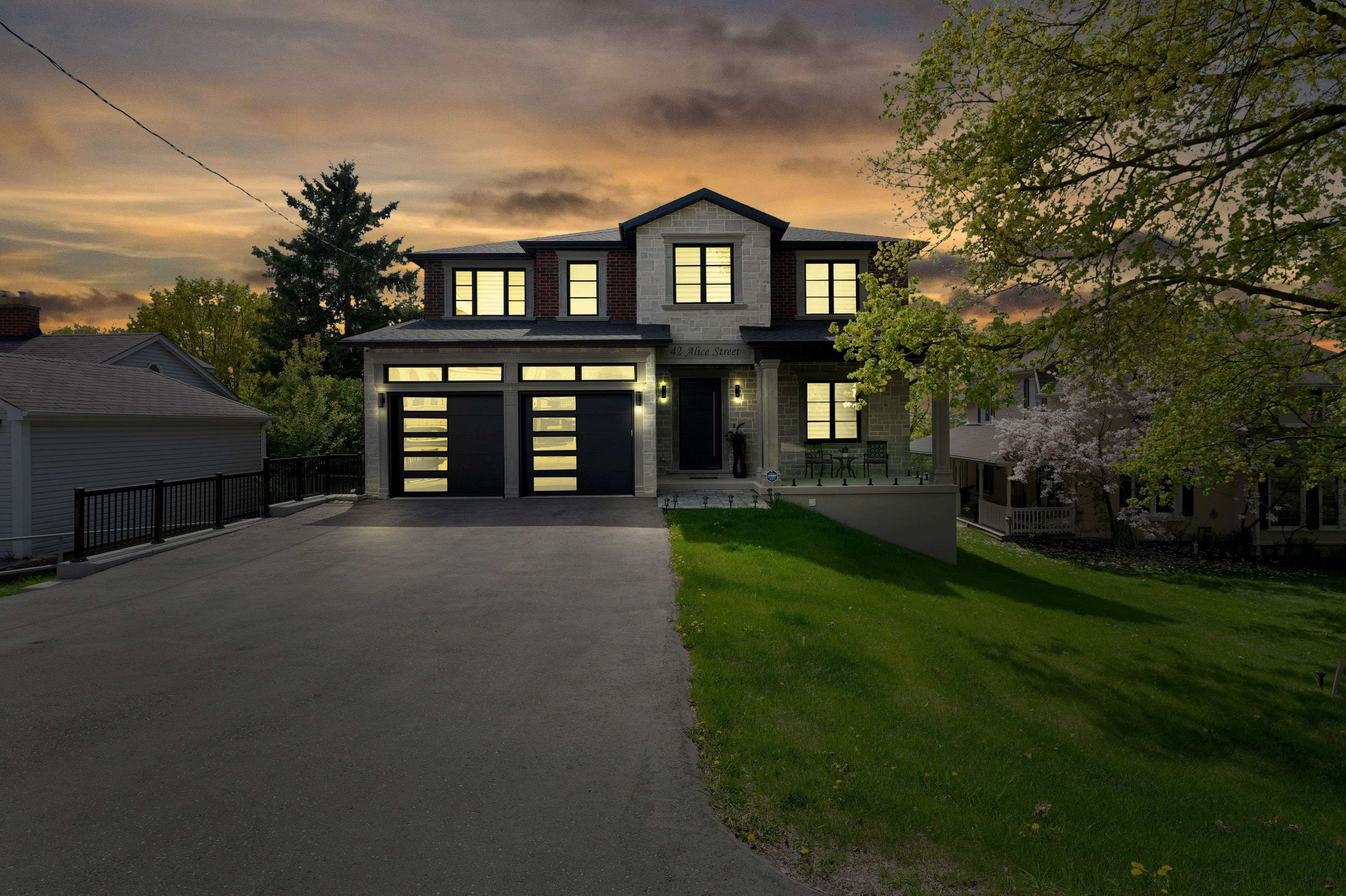 East Gwillimbury, ON L0G 1M0,42 Alice ST