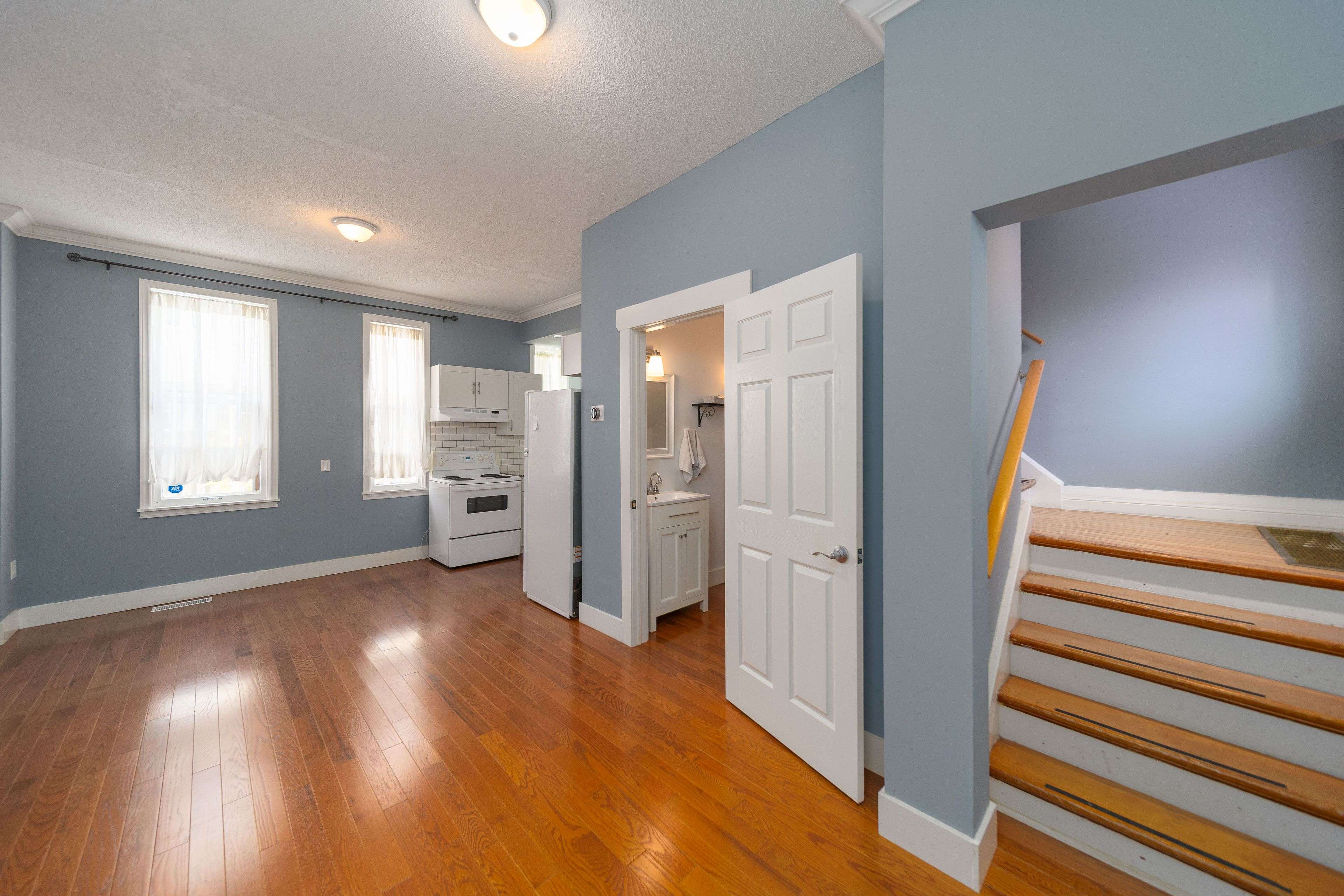 Barrie, ON L4N 1W4,72 High ST