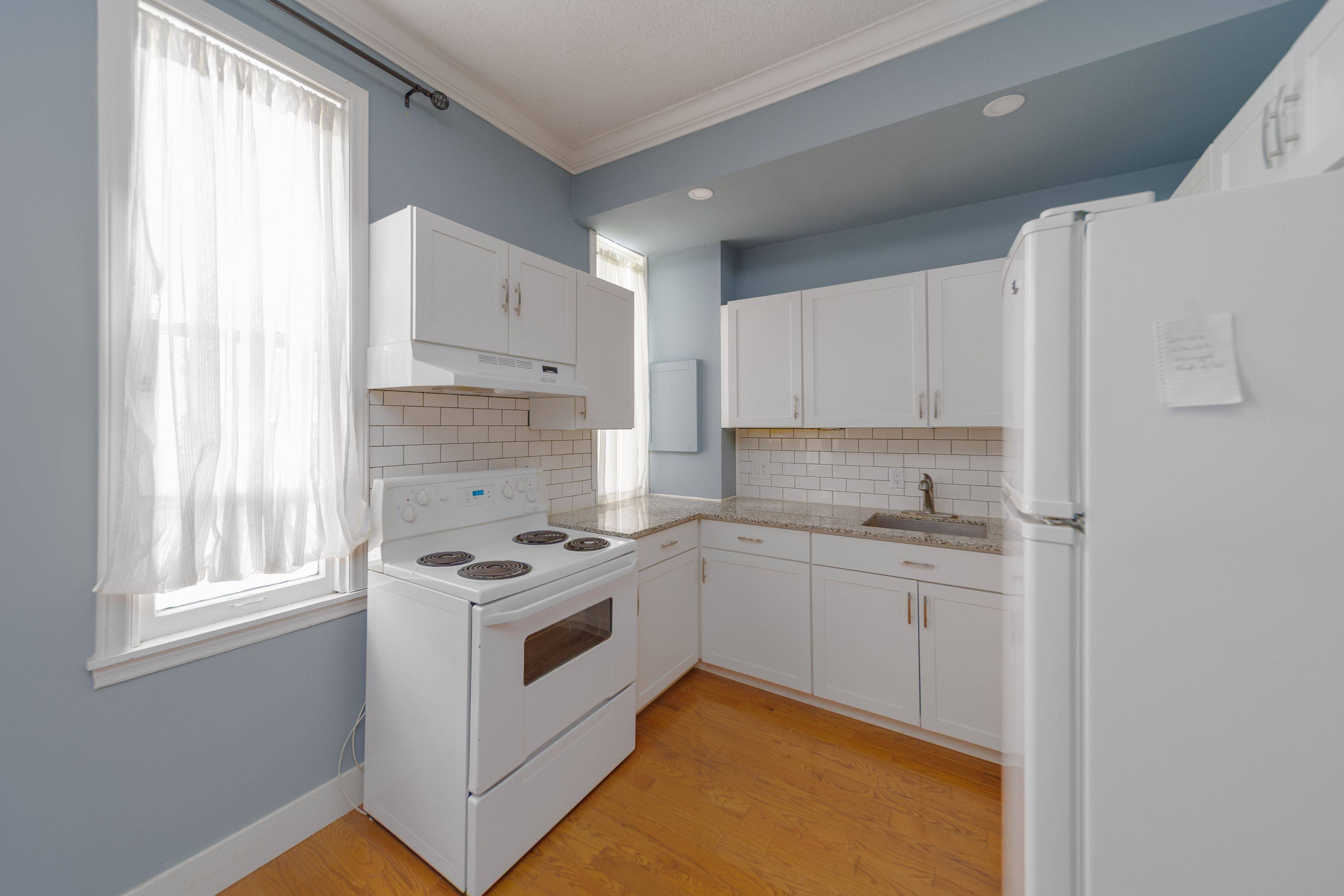 Barrie, ON L4N 1W4,72 High ST