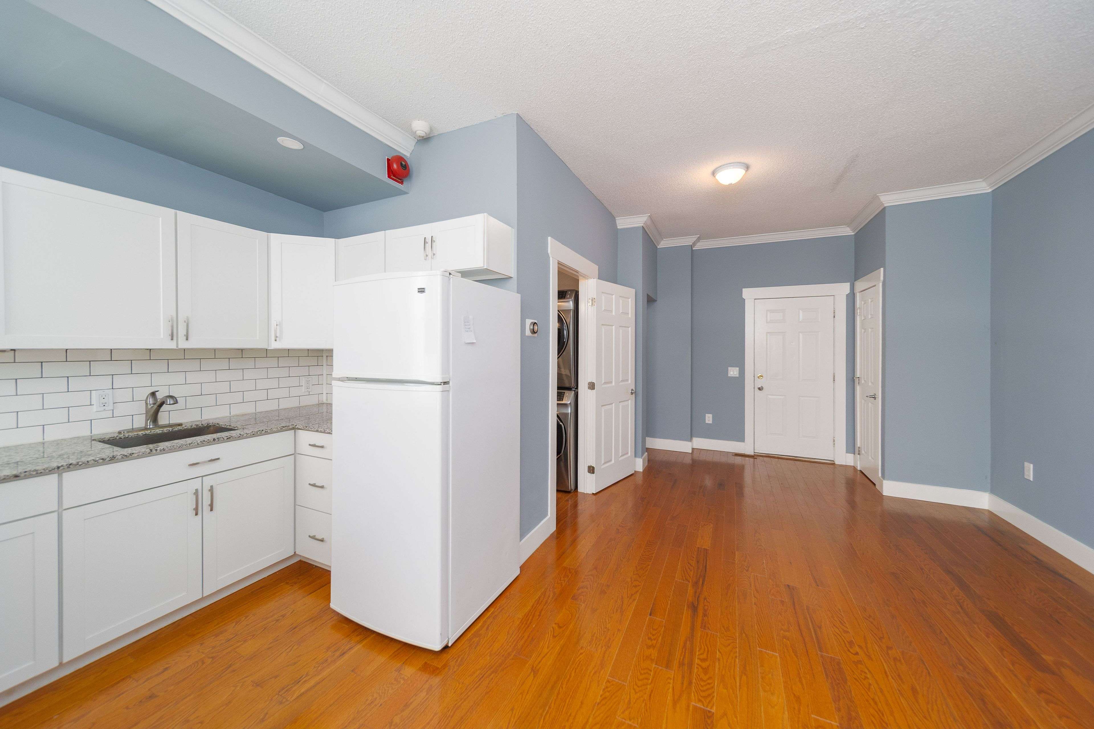 Barrie, ON L4N 1W4,72 High ST