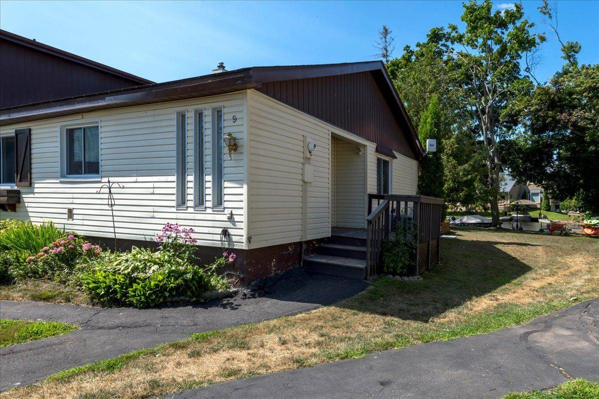 Ramara, ON L0K 1B0,70 Laguna Pkwy #9