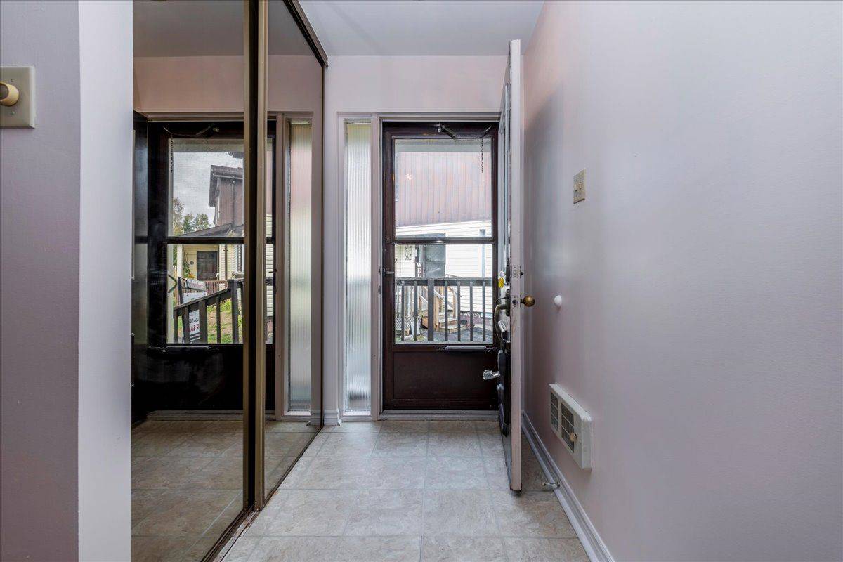 Ramara, ON L0K 1B0,70 Laguna Pkwy #9