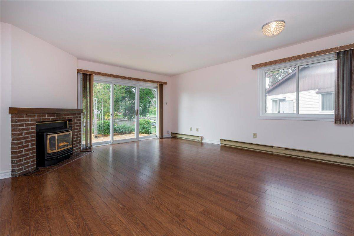 Ramara, ON L0K 1B0,70 Laguna Pkwy #9