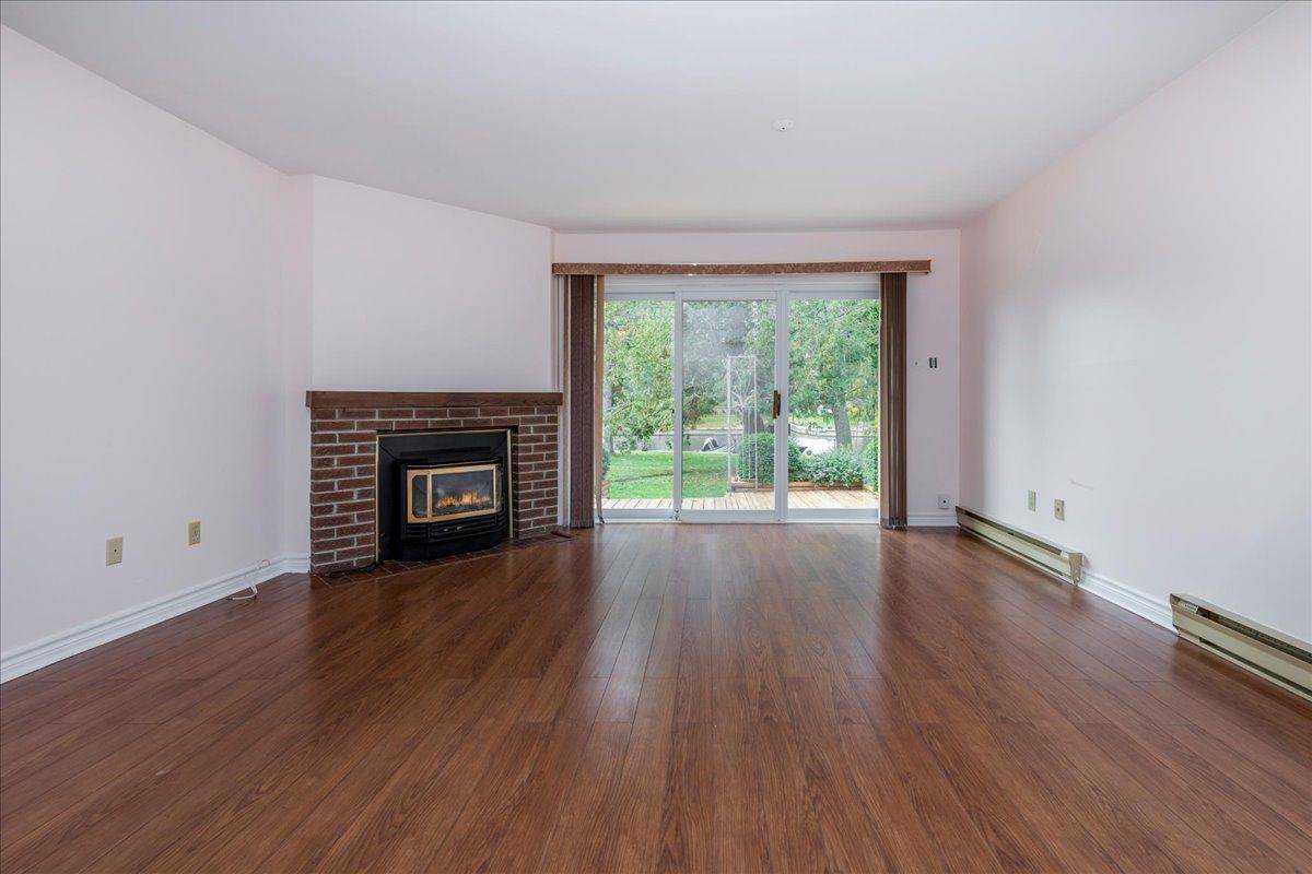 Ramara, ON L0K 1B0,70 Laguna Pkwy #9