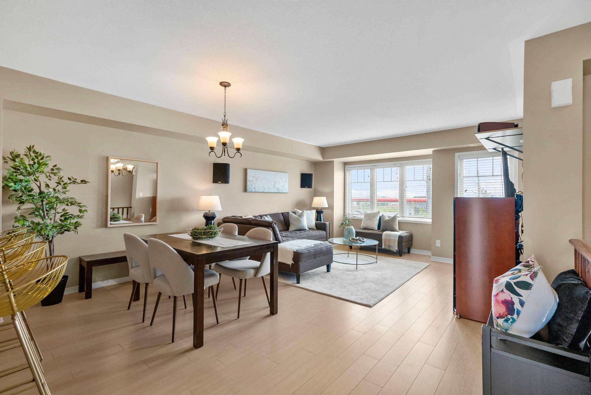 Mississauga, ON L5M 0E8,3985 Eglinton AVE W #19