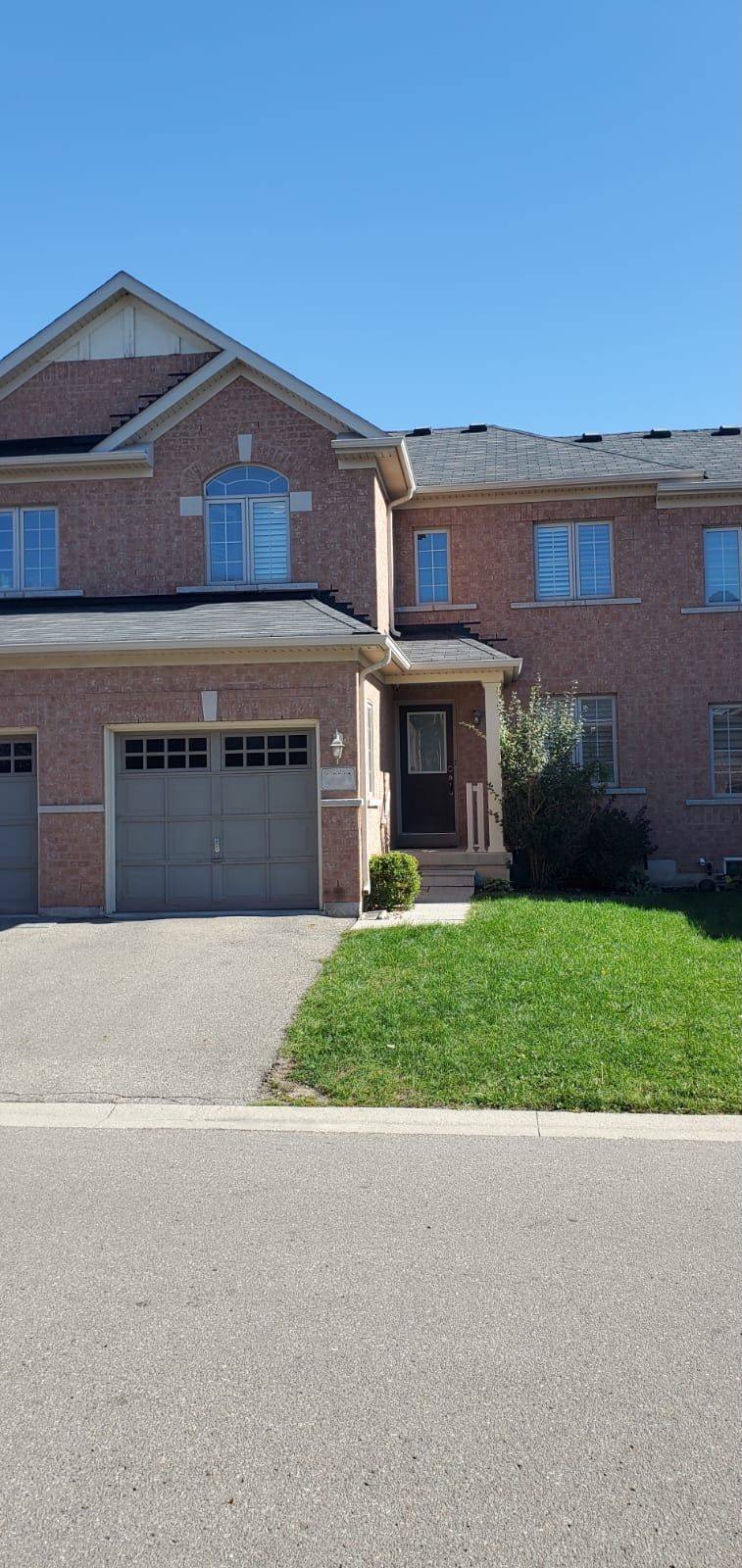 Oakville, ON L6M 0R3,3045 Gladeside AVE #9