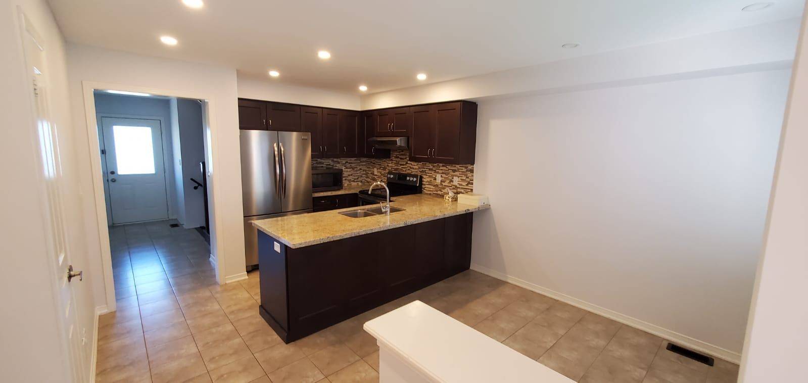 Oakville, ON L6M 0R3,3045 Gladeside AVE #9