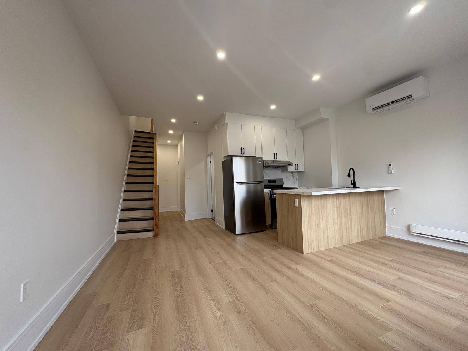 Toronto W01, ON M6K 2V9,70 Lansdowne AVE #1