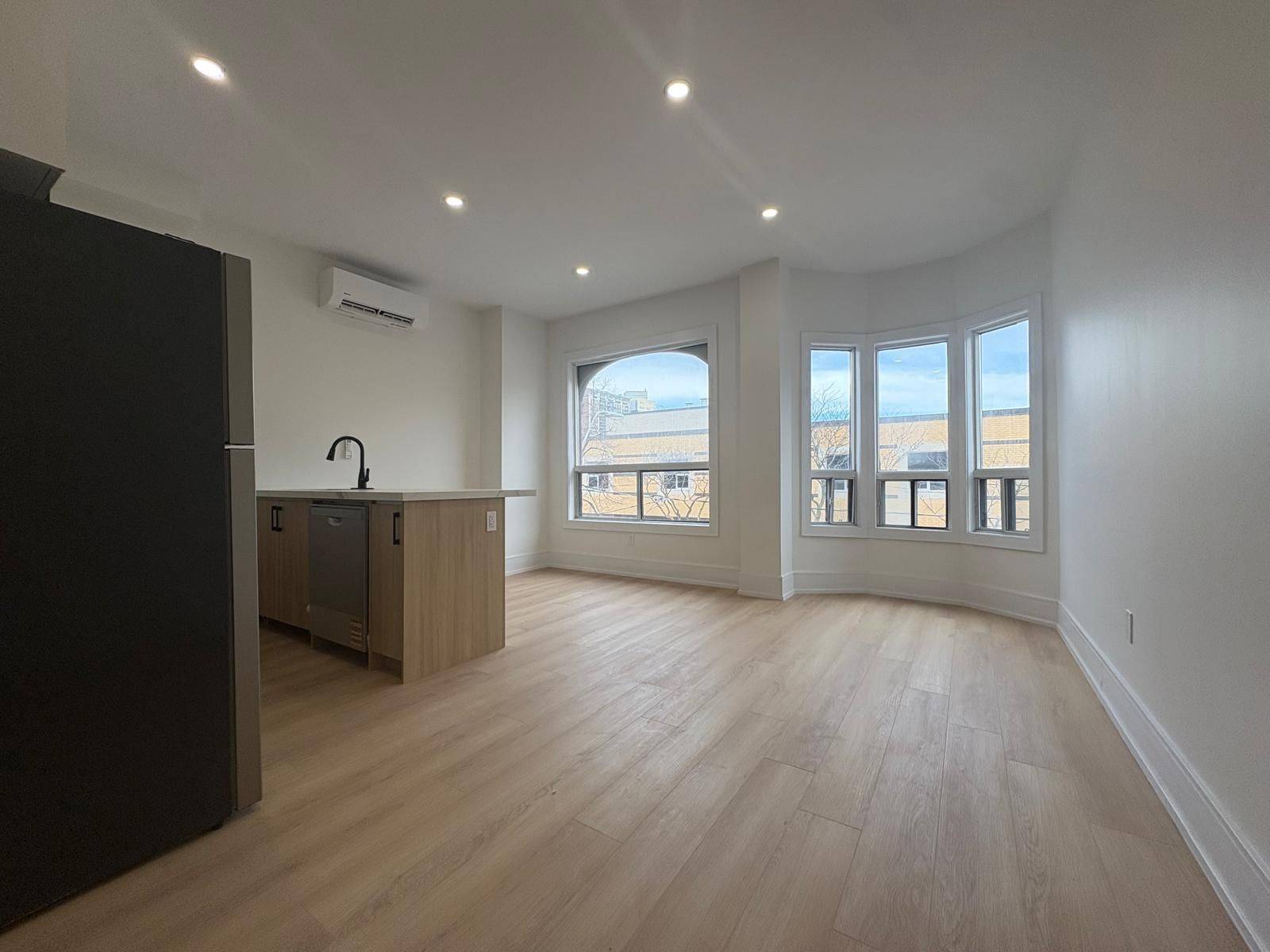 Toronto W01, ON M6K 2V9,70 Lansdowne AVE #1