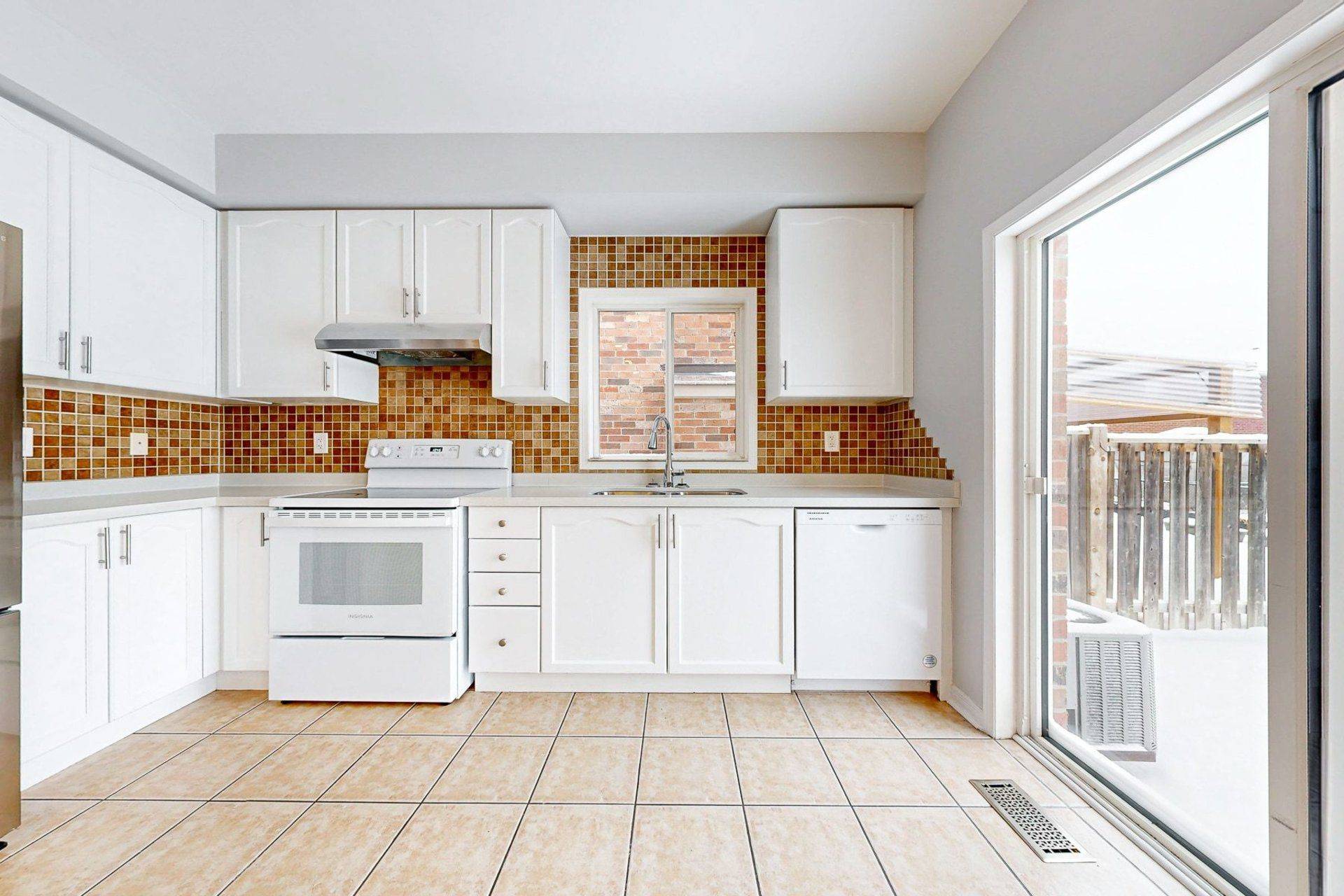 Brampton, ON L6X 0S2,84 Abbotsbury DR