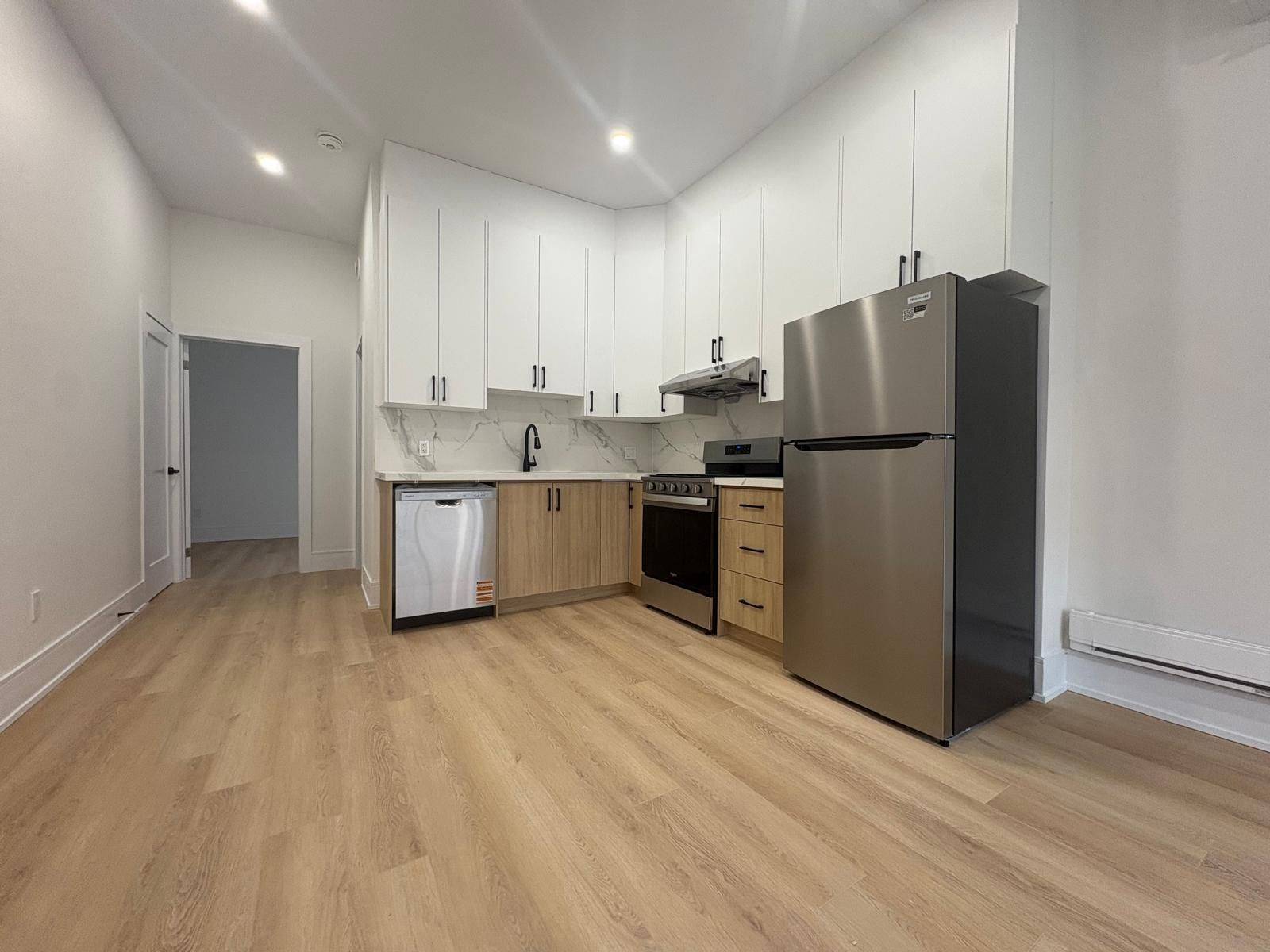 Toronto W01, ON M6K 2V9,70 Lansdowne AVE #2