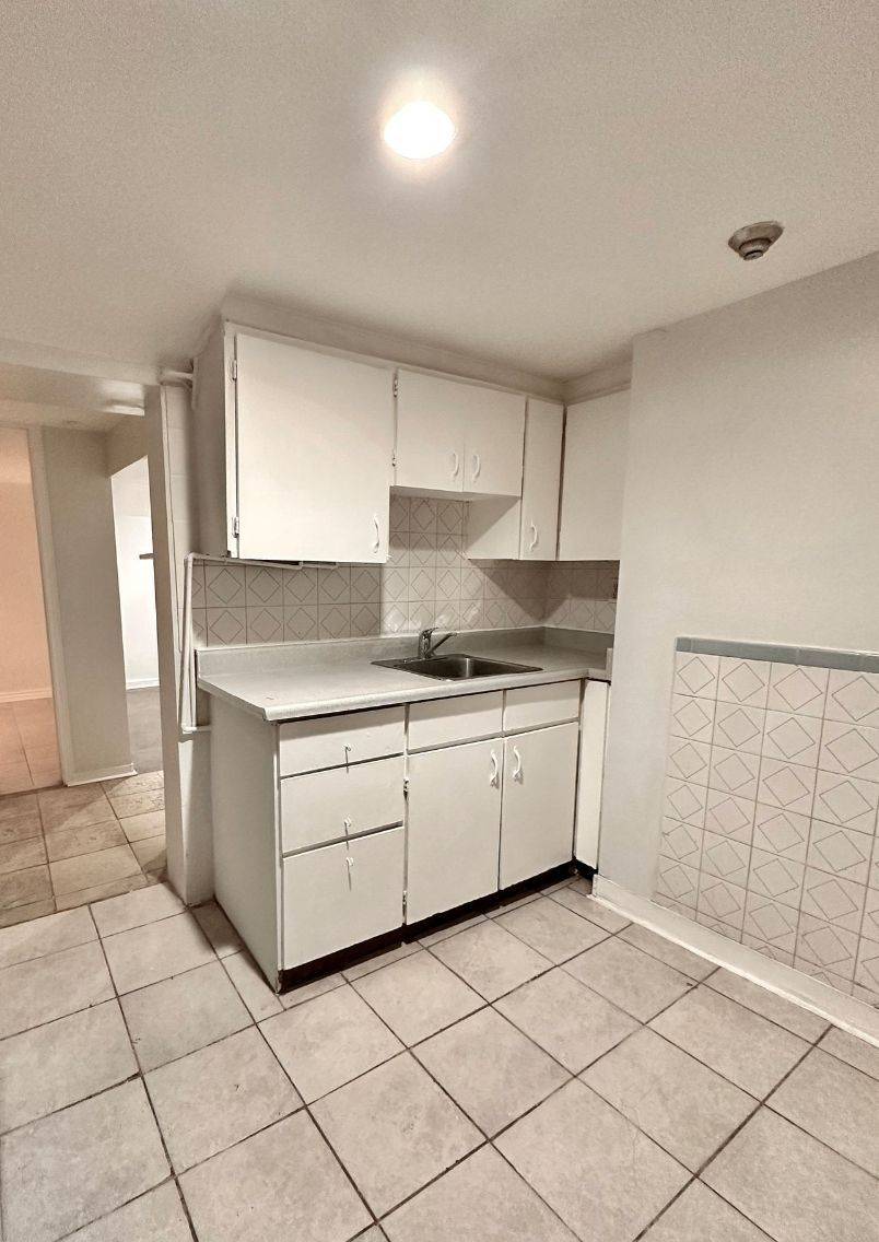 Toronto W01, ON M6K 2L2,60 Brock AVE #B2