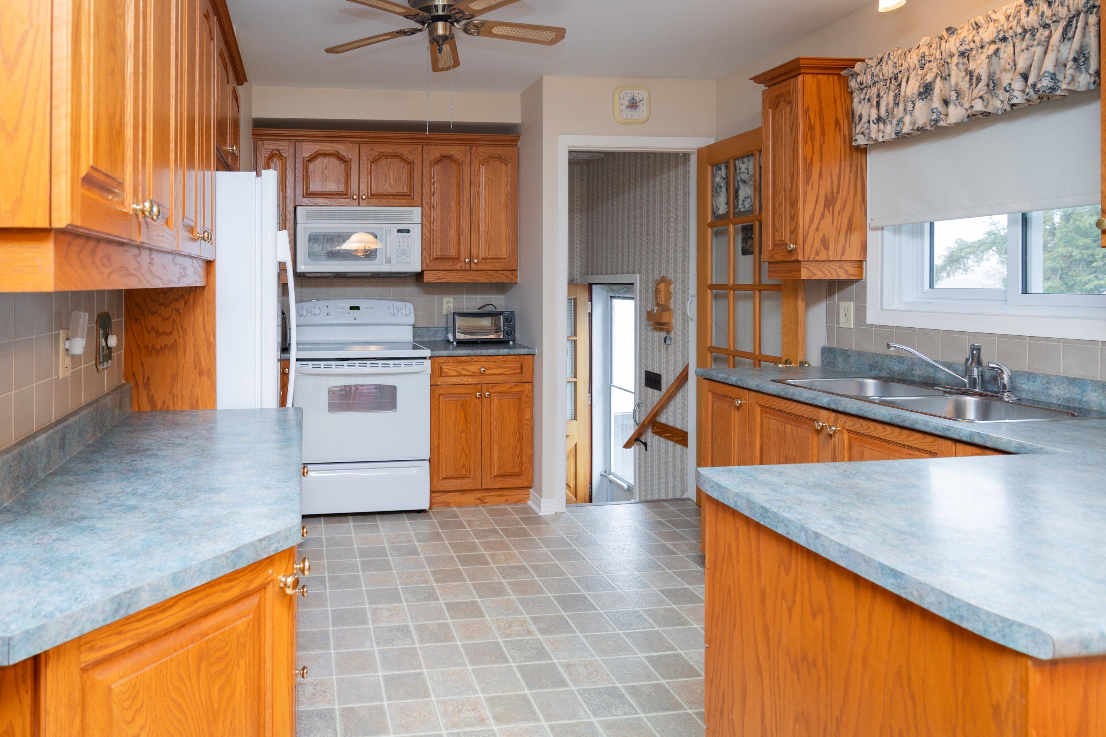 North Glengarry, ON K0C 1A0,20676 Glen Robertson RD